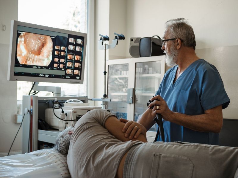 Endoscopia e Colonoscopia: Como se Preparar para o Exame sem Sofrimento